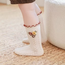 Muat gambar ke penampil Galeri, Floral Socks
